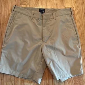 J. Crew factory mens tech short in 7 inch length